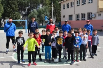 Yunusemre Belediyespor’dan Laleli İlkokulunda futbolcu taraması

