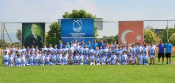 Yunusemre’de ’Yaz futbol okulu’ başladı
