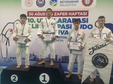Yunusemreli judocular Sakarya’dan 4 madalyayla döndü
