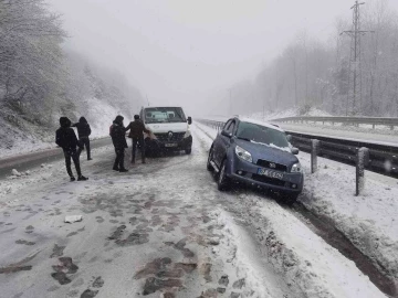 Zonguldak- Ereğli yolunda yoğun kar yağışı etkili oldu
